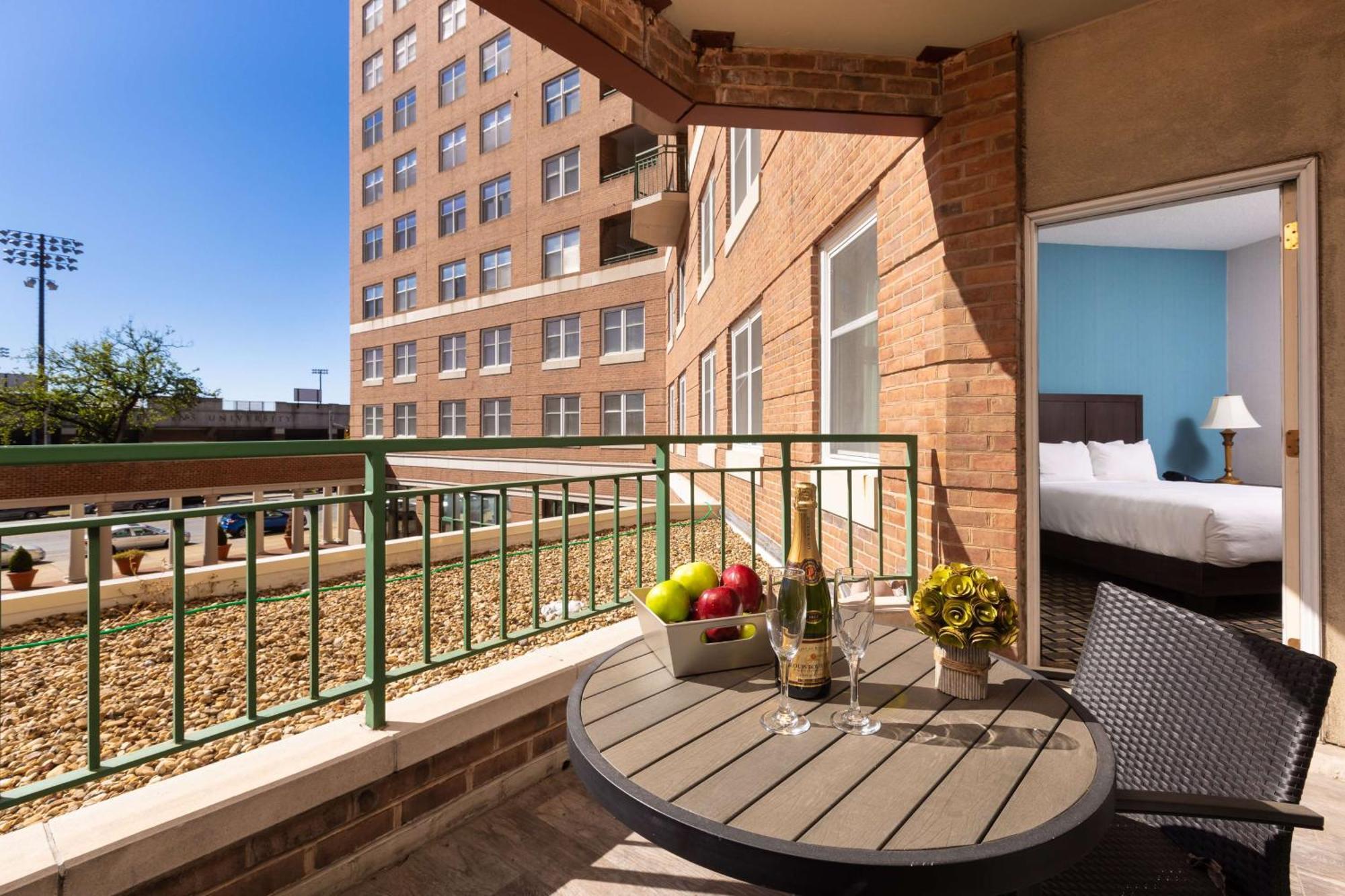 Inn At The Colonnade Baltimore - A Doubletree By Hilton Hotel Exterior photo